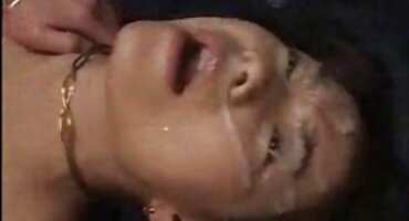 sex some tập thể Chị gái fucked trên chiếc ghế dài. sex đồng tính